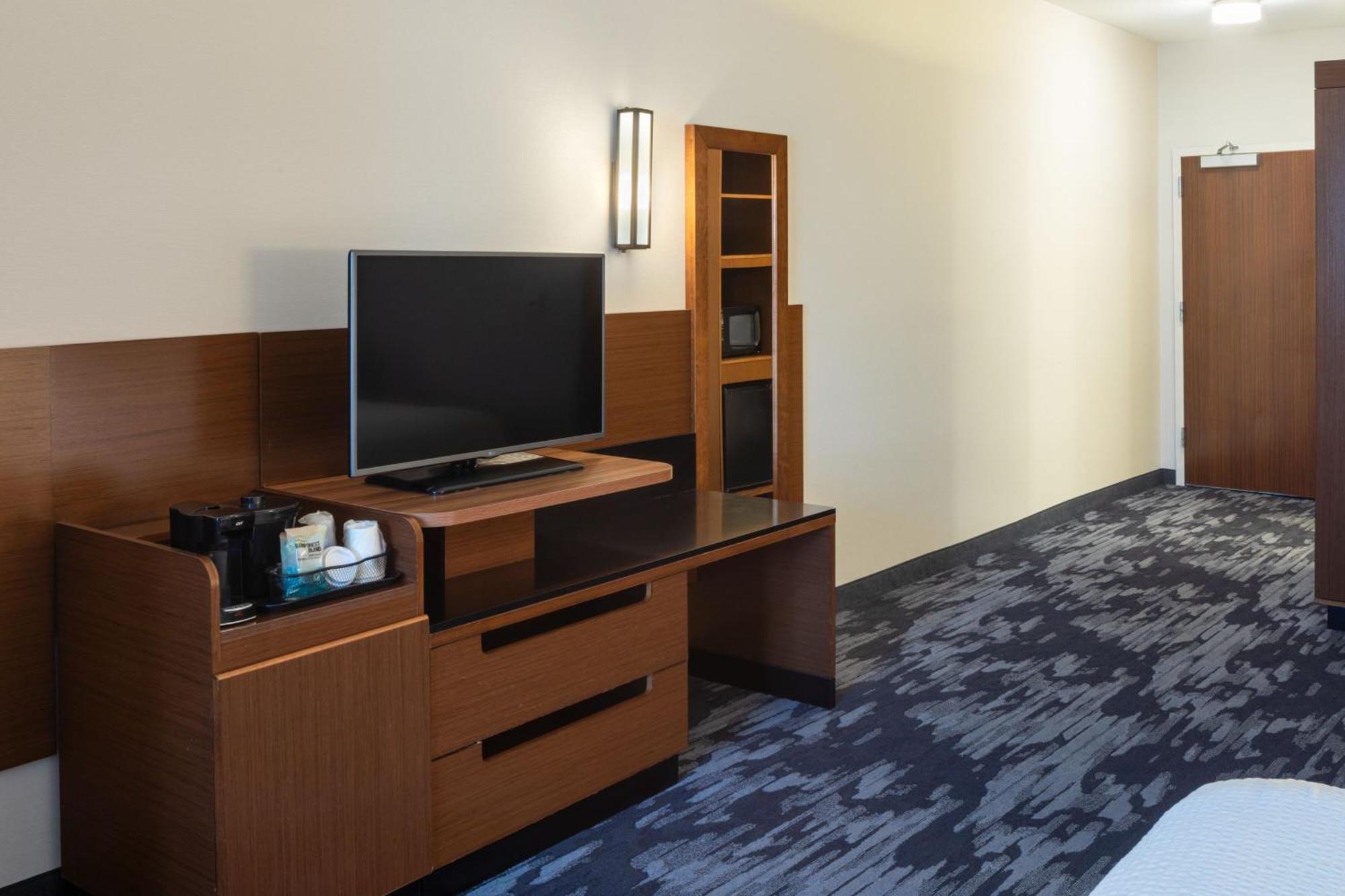 Hotel Fairfield & By Marriott Columbus Dublin