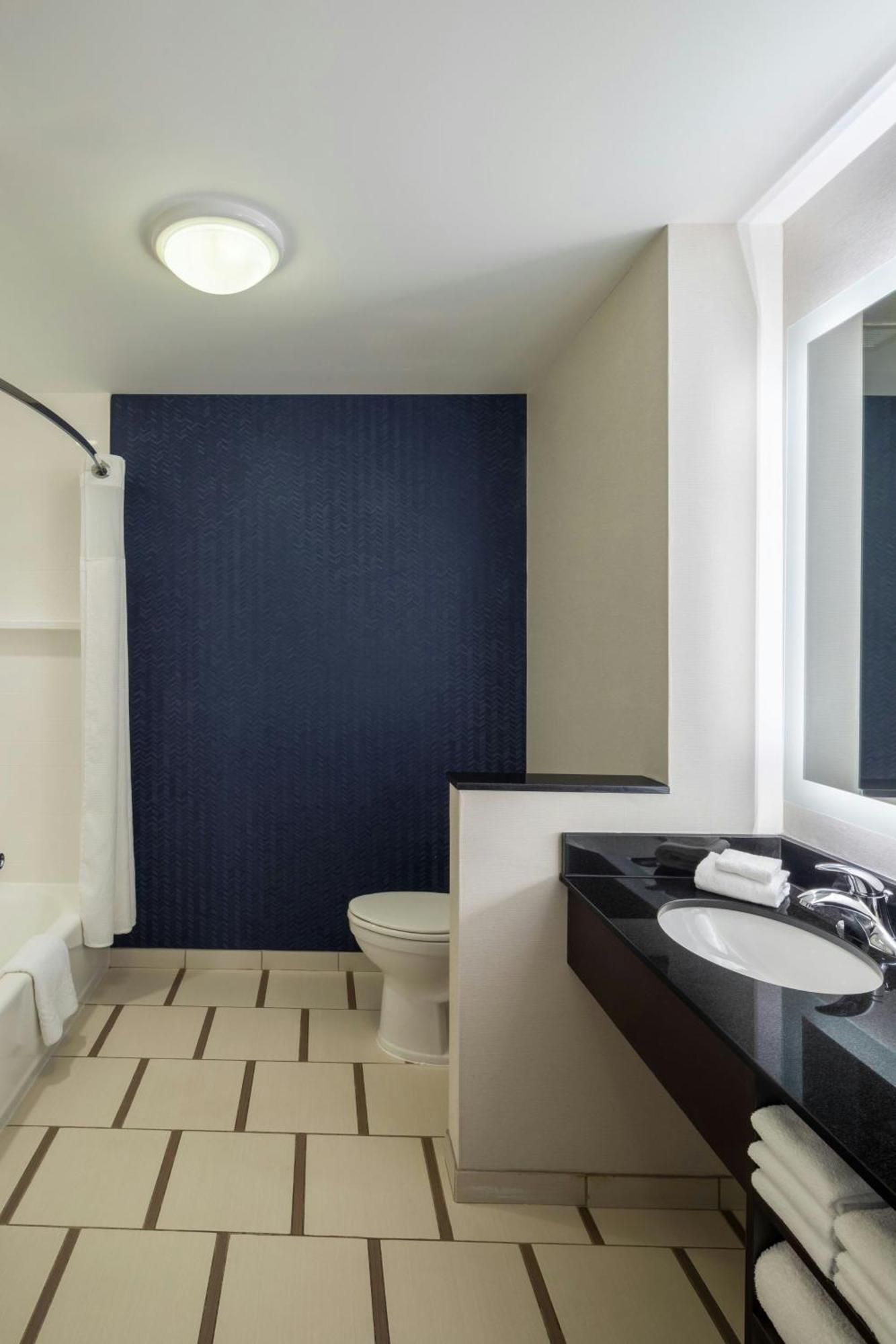 Hotel Fairfield & By Marriott Columbus Dublin